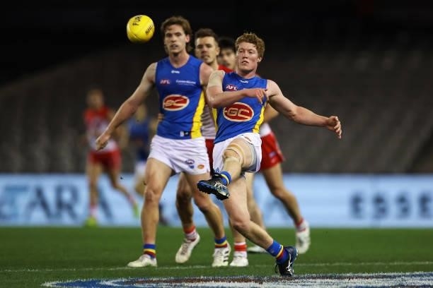 Matt Rowell of the Suns kicks during the round 23 AFL match between Sydney Swans and Gold Coast Suns at Marvel Stadium on August 21, 2021 in...
