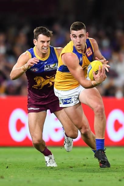 Elliott Yeo of the Eagles in action during the round 23 AFL match between the Brisbane Lions and the West Coast Eagles at The Gabba on August 21,...