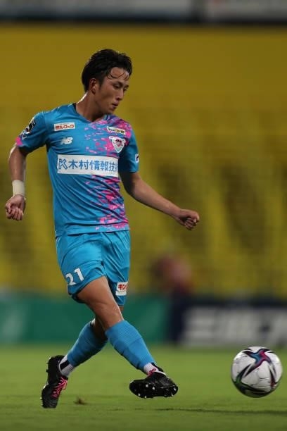 Ayumu Ohata of Sagan Tosu in action during the J.League Meiji Yasuda J1 match between Kashiwa Reysol and Sagan Tosu at Sankyo Frontier Kashiwa...