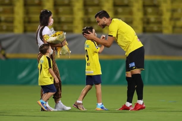 Cristiano of Kashiwa Reysol is celebrated by his family prior to the J.League Meiji Yasuda J1 match between Kashiwa Reysol and Sagan Tosu at Sankyo...