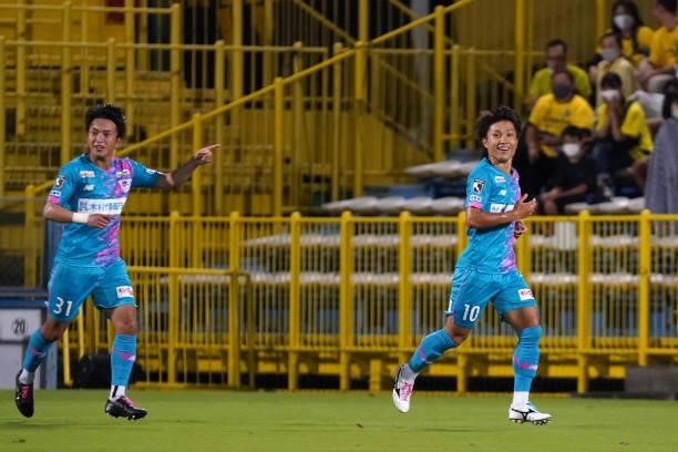 Yuta Higuchi of Sagan Tosu celebrates scoring his side's first goal during the J.League Meiji Yasuda J1 match between Kashiwa Reysol and Sagan Tosu...