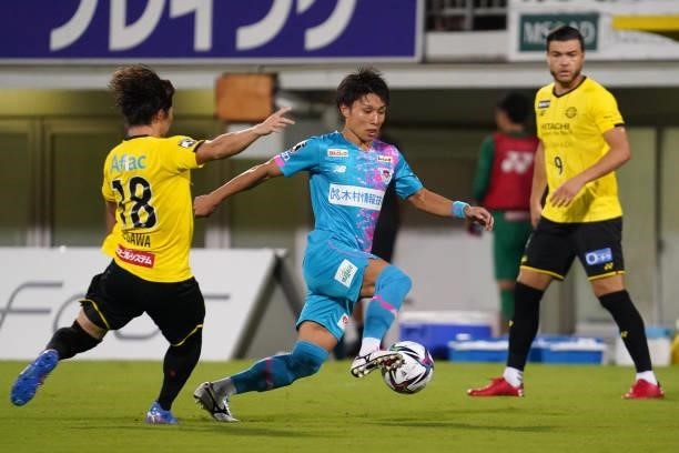 Yuta Higuchi of Sagan Tosu takes on Yusuke Segawa of Kashiwa Reysol during the J.League Meiji Yasuda J1 match between Kashiwa Reysol and Sagan Tosu...