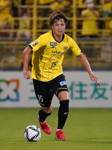 Yuta Someya of Kashiwa Reysol in action during the J.League Meiji Yasuda J1 match between Kashiwa Reysol and Sagan Tosu at Sankyo Frontier Kashiwa...