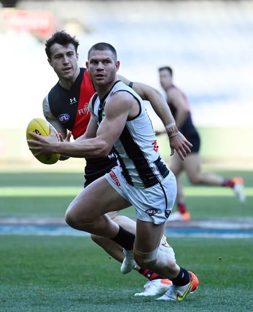Taylor Adams of the Magpies in action during the round 23 AFL match between Essendon Bombers and Collingwood Magpies Giants at Melbourne Cricket...