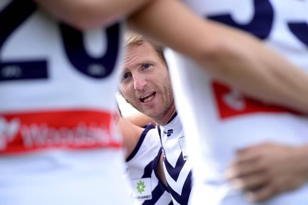 David Mundy of the Dockers addresses the players during the round 23 AFL match between St Kilda Saints and Fremantle Dockers at Blundstone Arena on...