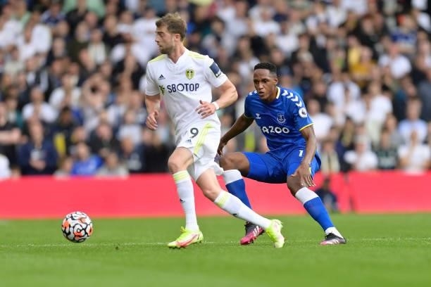 Yerry Mina of Everton keeps watch on Patrick Bamford during the Premier League match between Leeds United and Everton at Elland Road on August 21...
