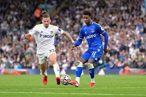 Demarai Gray of Everton and Kalvin Phillips of Leeds challenge for the ball during the Premier League match between Leeds United and Everton at...