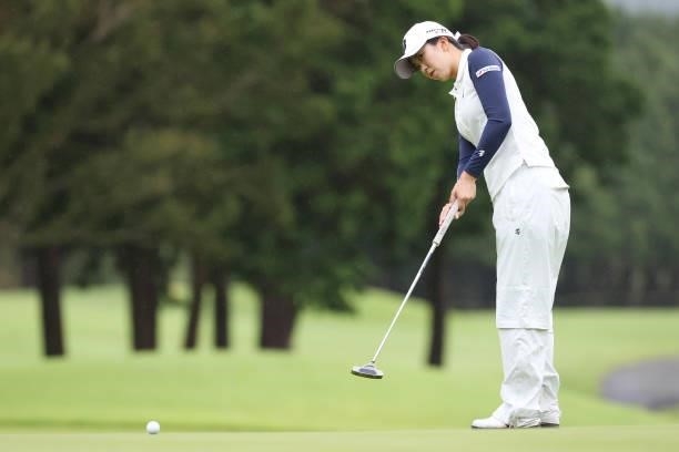 Kotone Hori of Japan putts on the 10th hole during the final round of the CAT Ladies at Daihakone Country Club on August 22, 2021 in Hakone,...