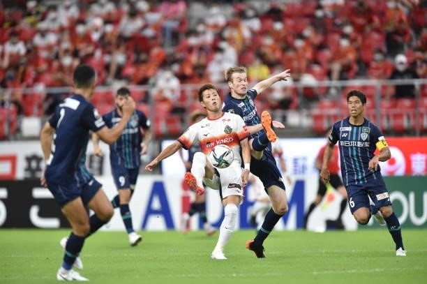 Yoichiro KAKITANI of Nagoya Grampus and DOUGLAS GROLLI of Avispa Fukuoka battle for the ball during the J.League Meiji Yasuda J1 match between Nagoya...