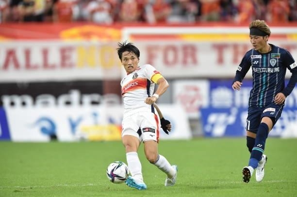 Shinnosuke NAKATANI of Nagoya Grampus in action during the J.League Meiji Yasuda J1 match between Nagoya Grampus and Avispa Fukuoka at the Toyota...