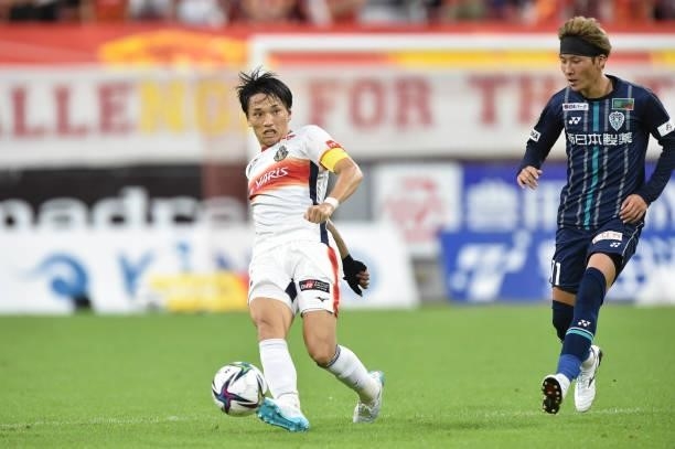 Shinnosuke NAKATANI of Nagoya Grampus in action during the J.League Meiji Yasuda J1 match between Nagoya Grampus and Avispa Fukuoka at the Toyota...
