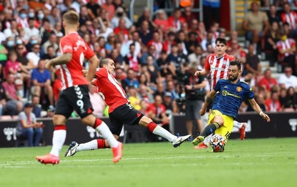 Oriol Romeu of Southampton and Bruno Fernades of Manchester United during the Premier League match between Southampton and Manchester United at St...