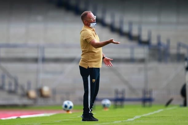 Andres Lillini, head coach of Pumas UNAM gestures during the 6th round match between Pumas UNAM and Puebla as part of the Torneo Grita Mexico A21...