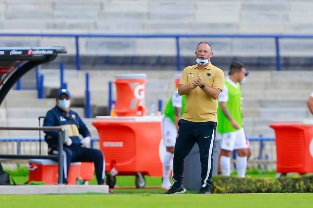 Andres Lillini, head coach of Pumas, looks on during the 6th round match between Pumas UNAM and Puebla as part of the Torneo Grita Mexico A21 Liga MX...