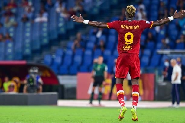 Tammy Abraham celebrates after goal scored by Henrikh Mkhitaryan during the Serie A match between AS Roma and ACF Fiorentina at Stadio Olimpico on...
