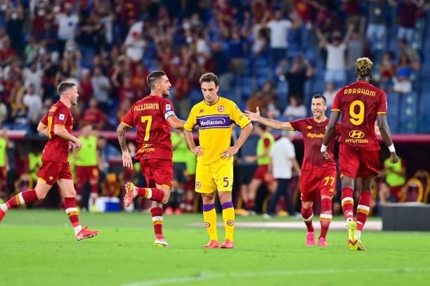Roma players celebrate after goal scored by Henrikh Mkhitaryan during the Serie A match between AS Roma and ACF Fiorentina at Stadio Olimpico on...