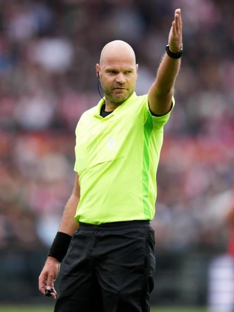 Referee Rob Dieperink during the Dutch Eredivisie match between Feyenoord and Go Ahead Eagles at Stadion Feijenoord De Kuip on August 22, 2021 in...