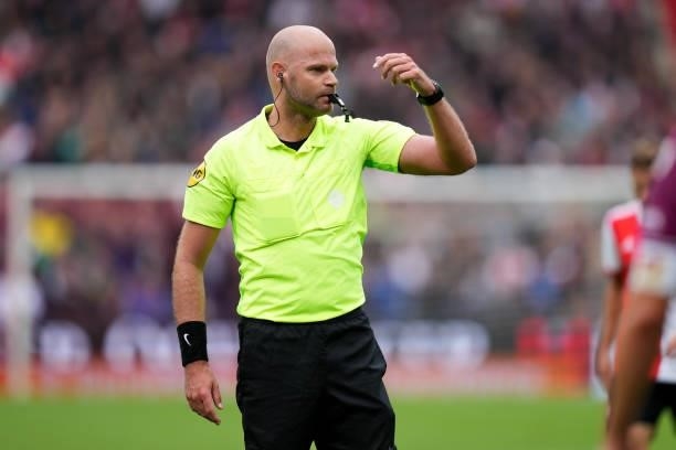 Referee Rob Dieperink during the Dutch Eredivisie match between Feyenoord and Go Ahead Eagles at Stadion Feijenoord De Kuip on August 22, 2021 in...