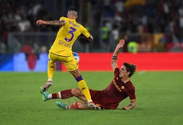 Nicolò Zaniolo of AS Roma fights for the ball with Cristiano Biraghi of ACF Fiorentina during the Serie A match between AS Roma v ACF Fiorentina at...