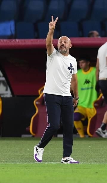 Vincenzo Italiano head coach of ACF Fiorentina gestures during the Serie A match between AS Roma v ACF Fiorentina at Stadio Olimpico on August 22,...