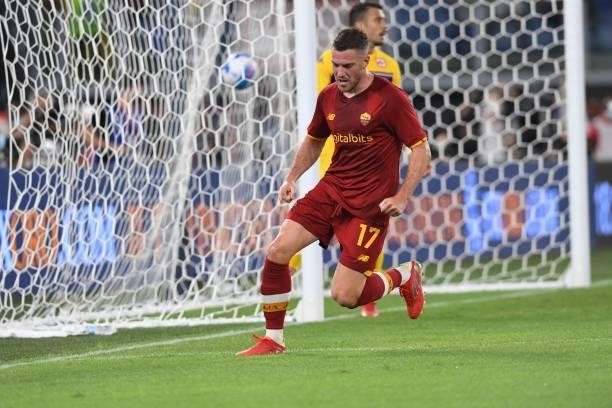 Jordan Veretout of AS Roma celebrates after scoring a goal to make it 2-1 during the Serie A match between AS Roma v ACF Fiorentina at Stadio...