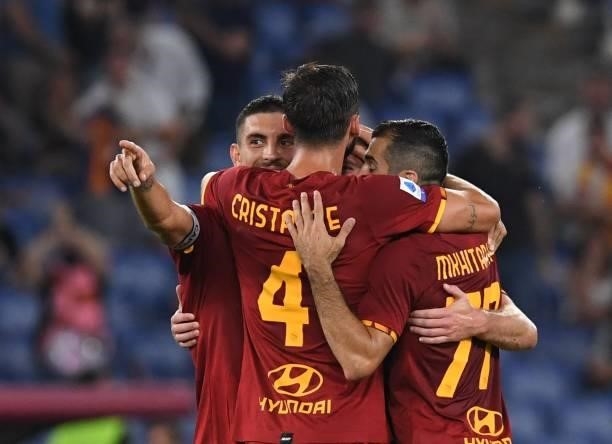 Jordan Veretout of AS Roma celebrates with teammate Lorenzo Pellegrini after scoring a goal to make it 2-1 during the Serie A match between AS Roma v...