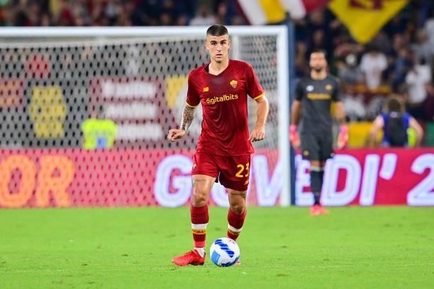 Gianluca Mancini in action during the Serie A match between AS Roma and ACF Fiorentina at Stadio Olimpico on August 22, 2021 in Rome, Italy.