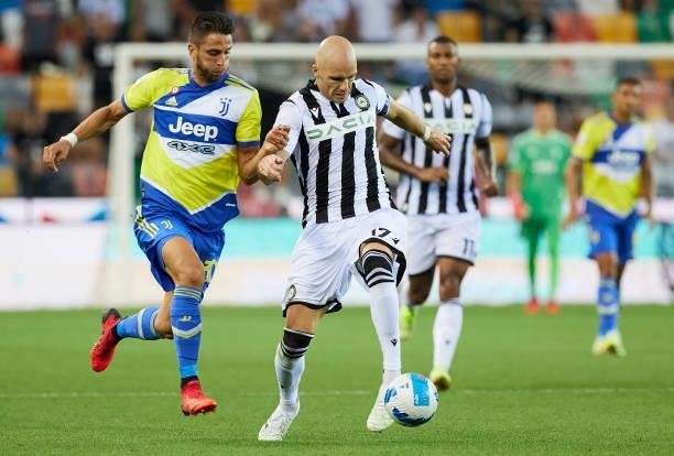 Bram Nuytinck of Udinese Calcio battle for the ball with Rodrigo Bentancur of Juventus during the Serie A match between Udinese Calcio v Juventus at...