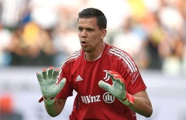 Wojciech Szczesny of Juventu of Juventus warms up before the Serie A match between Udinese Calcio v Juventus at Dacia Arena on August 22, 2021 in...