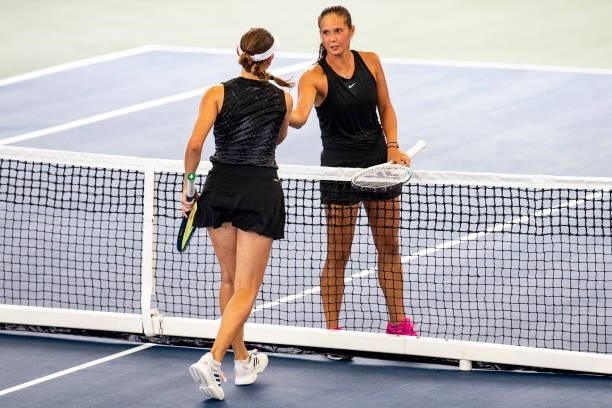 Daria Kasatkina of Russia shakes hands with Kaja Juvan of Slovenia after their match at Jacobs Pavilion on August 23, 2021 in CLEVELAND, OHIOio.