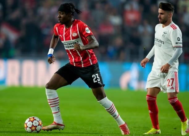 Noni Madueke of PSV and Rafa Silva of Benfica during the UEFA Champions League Play-Offs Leg Two match between PSV and Benfica at Philips Stadion on...