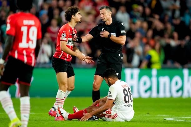 Andre Ramalho of PSV, Referee Slavko Vincic and Goncalo Ramos of Benfica during the UEFA Champions League Play-Offs Leg Two match between PSV and...
