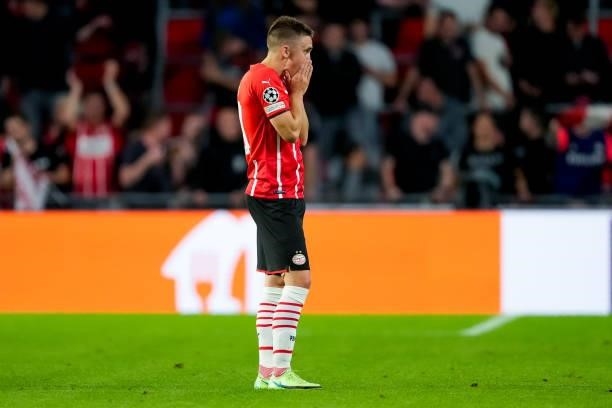 Ryan Thomas of PSV looks dejected during the UEFA Champions League Play-Offs Leg Two match between PSV and Benfica at Philips Stadion on August 24,...