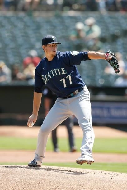 Chris Flexen of the Seattle Mariners pitches against the Oakland Athletics at RingCentral Coliseum on August 24, 2021 in Oakland, California.
