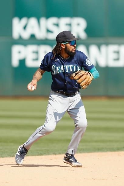 Crawford of the Seattle Mariners fields the ball at shortstop against the Oakland Athletics at RingCentral Coliseum on August 24, 2021 in Oakland,...