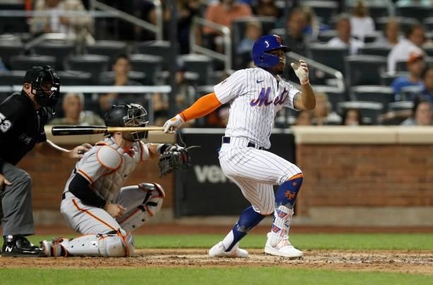 Francisco Lindor of the New York Mets bats during the sixth inning against the San Francisco Giants at Citi Field on August 24, 2021 in New York...