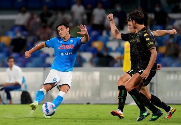 Elif Elmas of SSC Napoli scores his goal anticipating the move of Mattia Caldara and Pietro Ceccaroni of Venezia FC ,during the Serie A match between...