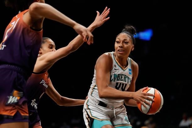 Betnijah Laney of the New York Liberty dribbles the ball as Brianna Turner and Skylar Diggins-Smith of the Phoenix Mercury defend during the first...