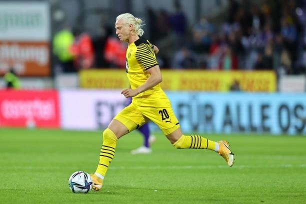 Kolbeinn Birgir Finnsson of Dortmund runs with the ball during the 3. Liga match between VfL Osnabrück and Borussia Dortmund II at Stadion an der...