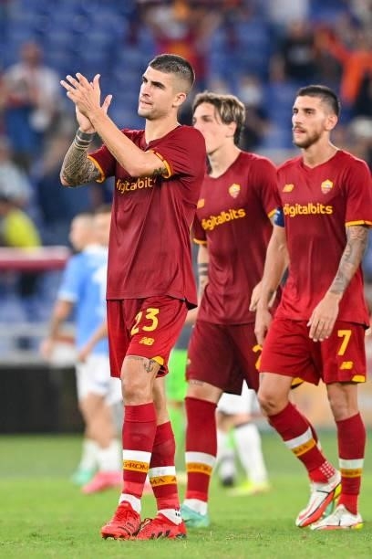Gianluca Mancini of AS Roma celebrates victory after the UEFA Conference League Play-Offs Leg Two match between AS Roma and Trabzonspor at Olimpico...