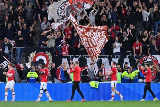 Players of AZ thanking the fans during the UEFA Europa League play off match between AZ and Celtic at AFAS Stadion on August 26, 2021 in Alkmaar,...