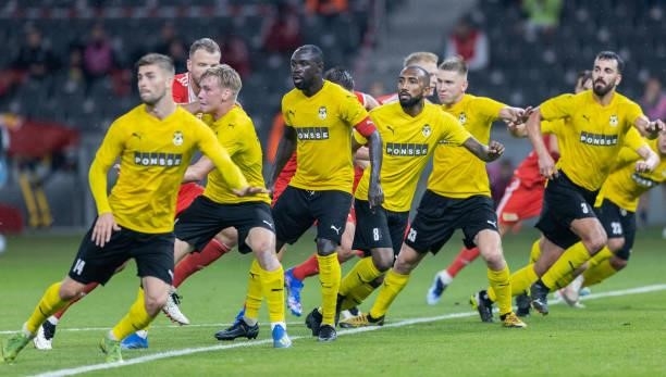 Players of Kuopion PS wait for the ball during the UEFA Conference League Play-Offs Leg Two match between 1. FC Union Berlin and Kuopion PS at...