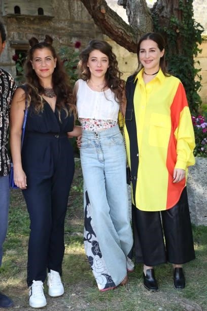 Director Kamir Aïnouz, Zoe Adjani and Amira Casar attend the "Cigare au miel