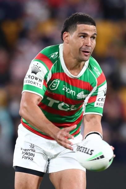 Cody Walker of the Rabbitohs offloads the ball during the round 24 NRL match between the Sydney Roosters and the South Sydney Rabbitohs at Suncorp...