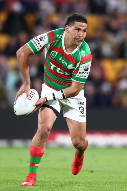 Cody Walker of the Rabbitohs offloads the ball during the round 24 NRL match between the Sydney Roosters and the South Sydney Rabbitohs at Suncorp...