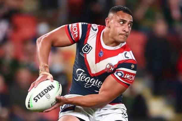 Siosiua Taukeiaho of the Roosters offloads the ball during the round 24 NRL match between the Sydney Roosters and the South Sydney Rabbitohs at...