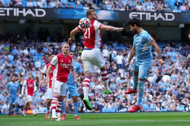 Ilkay Gundogan of Manchester City scores his team's first goal during the Premier League match between Manchester City and Arsenal at Etihad Stadium...