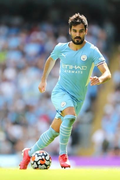Ilkay Gundogan of Manchester City runs with the ball during the Premier League match between Manchester City and Arsenal at Etihad Stadium on August...