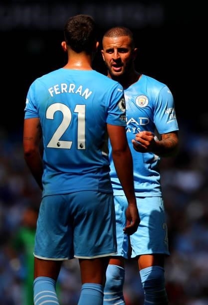 Kyle Walker of Manchester City speaks to Ferran Torres of Manchester City during the Premier League match between Manchester City and Arsenal at...