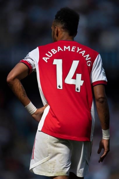 Disappointed Pierre-Emerick Aubameyang of Arsenal applauds the fans after the Premier League match between Manchester City and Arsenal at Etihad...